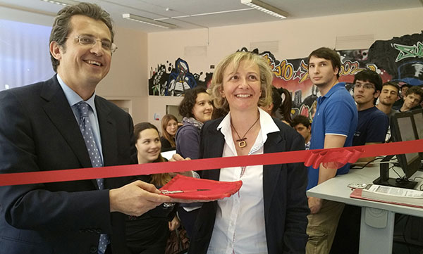 “Regali di classe”, inaugurata l’aula informatica del Virgilio a Roma