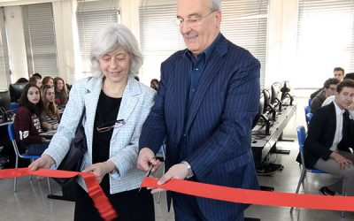 “Regali di classe”, inaugurata a Milano l’aula informatica del Volta